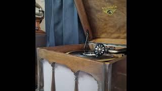 （童謠）髙坂 幸子 金魚のひるね 78rpm record. Victor VV 1 ｰ 80 phonograph.