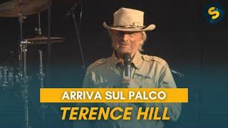 Annibale canta la sua colonna sonora de Lo chiamavano Trinità e sul palco arriva Terence Hill