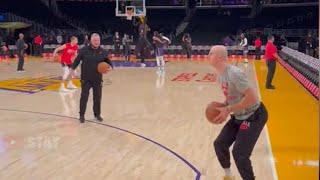 Alex Caruso warming up in Staples Center before Lakers vs Bulls game