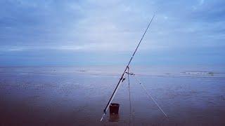 SMOOTHOUND FISHING AT NORMANS BAY - EAST SUSSEX & A BIT OF LUGWORM PUMPING SEA FISHING UK