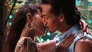 Tiger Shroff kiss Jacqueline Fernandez in A Flying Jatt movie #tigershroff #jacquelinefernandez