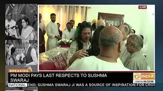 BJP leader LK Advani pays tribute to Sushma Swaraj at her residence.