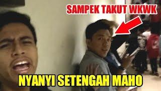 PRANK NYANYI SETENGAH MAHO PAKE KAMERA DEPAN  Singing In Public - Prank Indonesia