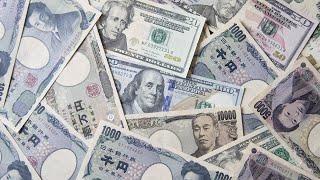 Dollar-Yen Risks Overshooting to 170 SocGen’s Juckes Warns