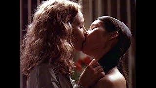 Calista Flockhart and Lucy Liu Lesbian Kiss
