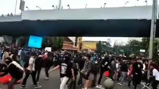 Aksi Demo Buruh Di Taman Cikapayang Dago Bandung