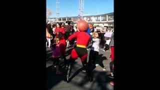 Disney World Magic Kingdom Character Dance Party - Mrs Incredible got turnt up