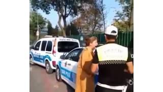 Ehliyetsiz Yakalanan Öğretmenin Polisten Yırtma Çabaları