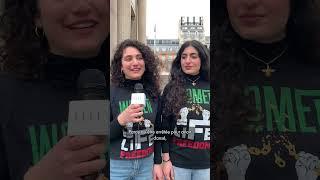 Marjane Strapani et des militantes dansent devant l’ambassade d’Iran en soutien aux Téhéranaises