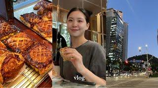 빵순이 VLOG  산책하는 척하다 김영모베이커리가기  먹으러 간 동대문 새벽시장  베이글에 크림치즈 & 땅콩버터 발라먹기  마곡 베이글리스트  빵굼터 슈크림빵  요아정