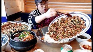 꼬막비빔밥 세숫대야에 말아먹었는데 사장님 안놀라심..서비스 왕창 Ark shell Bibimbap mukbang