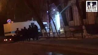 Автозак с Алексеем Навальным заезжает в Матросскую Тишину