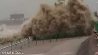 Massive Wave Hits Beach Injures 50 People