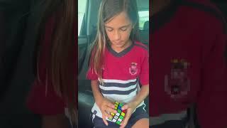 Increible Cubo de rubik 3 segundos niño pequeño 10 años #retosshorts30