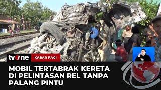 Detik-detik Mobil Tertabrak Kereta hingga Ringsek Parah  Kabar Pagi tvOne