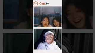 Dua Wanita ini terkejut bertemu Monyet  Ome.Tv Internasional