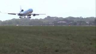 KLM MD11 crosswind landing at SMJP