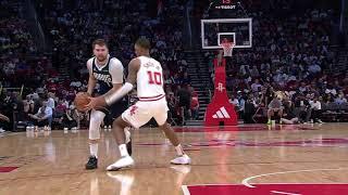 Luka Dončić playing pick up basketball against the Rockets makes a circus scoop shot