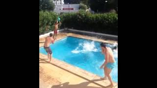 Alley-Oops en la piscina