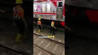 PENUMPANG KRL TERJATUH KEBAWAH PERON #selalu hati2 saat naik turun krL