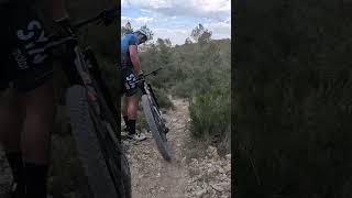 Brutal caída en la Valencia Epic Race #ciclismo #cycling #mtb #shorts #ibzugasti