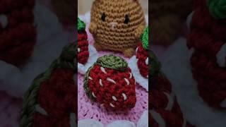 easy crochet strawberries  #crochet #crochetpattern #amigurumi #rajut #craft #diy #shortvideo