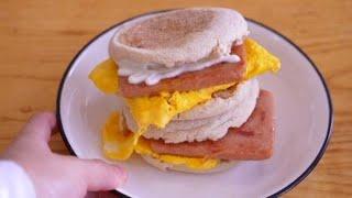 早餐来不及准备的，可以试试午餐肉鸡蛋麦堡，好吃又营养#早餐
