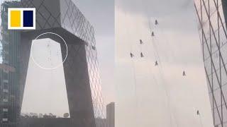 Windstorm leaves window cleaners dangling off skyscraper