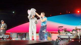 Coldplay Roma Stadio Olimpico 15.07.24 - Paradise Chris Martin invita un elefante a salire sul palco
