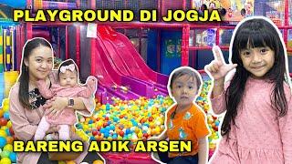 SAMANTHA MAIN DI PLAYGROUND DI JOGJA BARENG ADIK AUDREY DAN ARSEN