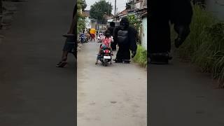 Abang kingkong menyapa cewek naik motor