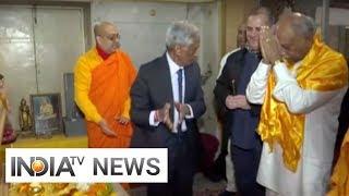 Sri Lankan Foreign Minister Dinesh Gunawardena offers prayers at Buddhist Temple in Delhi