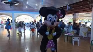 Michy bolitas Minnie y Mickey en las mejores porras de graduación.... esto se descontroló 