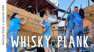 We finally close our hull COMPLETELY Whisky plank celebration — Sailing Yabá #44