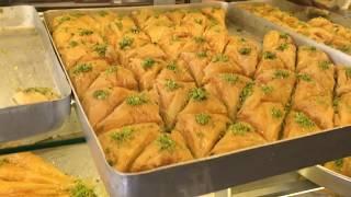 محل  البقلاوة  في  مرساي  فرنسا baklawa