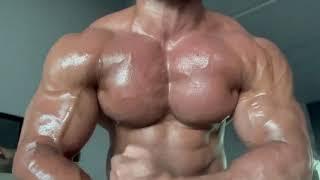 Asian Bodybuilder Rapid Pec Bounce