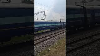 बिना door वाली ट्रेन  #train #viral