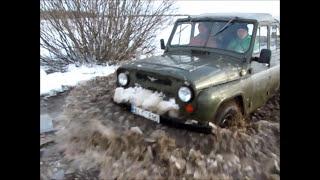 Lada Niva 17 vs UAZ 469 23 SILUTE