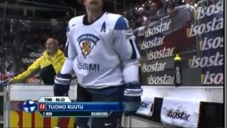 MM-Jääkiekko 2011 - Tuomo Ruutu hits Jaromir Jagr