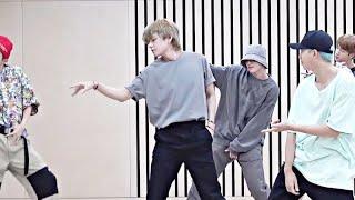 DYNAMITE - BTS DANCE PRACTICE KIM TAEHYUNG FOCUS