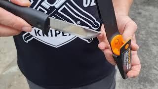 Строительный нож со встроенной точилкой Fiskars