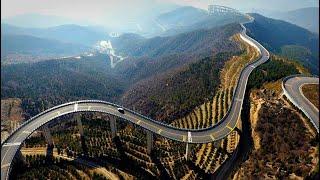 Китайцы построили небесную дорогу