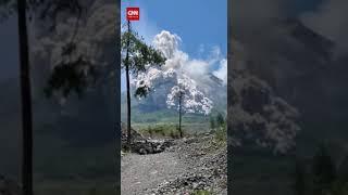 Detik-detik Erupsi Merapi Memuntahkan Awan Panas