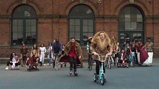 MACKLEMORE & RYAN LEWIS - THRIFT SHOP FEAT. WANZ OFFICIAL VIDEO