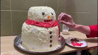 decorating a snowman cake