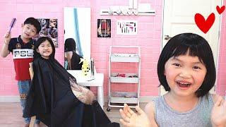 開理髮店在我們的家？朱媽媽剪頭髮 Opened a Hair Salon In Our House！