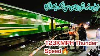 Speed 123Kmph Thunder Speed with GreenLine Express  فل تباہی ایکشن