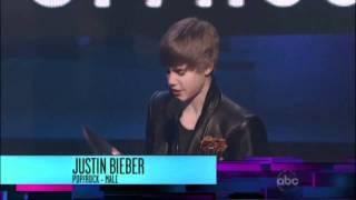 Justin Bieber thanks Michael Jackson at 2010 AMAs Full Video