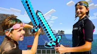 Видео Майнкрафт - Адриан и Света - Minecraft в Аквапарке