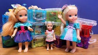 Packing  Elsa & Anna toddlers are moving again - Barbie dolls